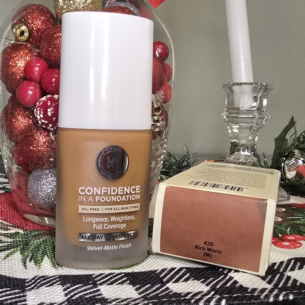 It Cosmetics Confidence in a Foundation 435 Rich Warm